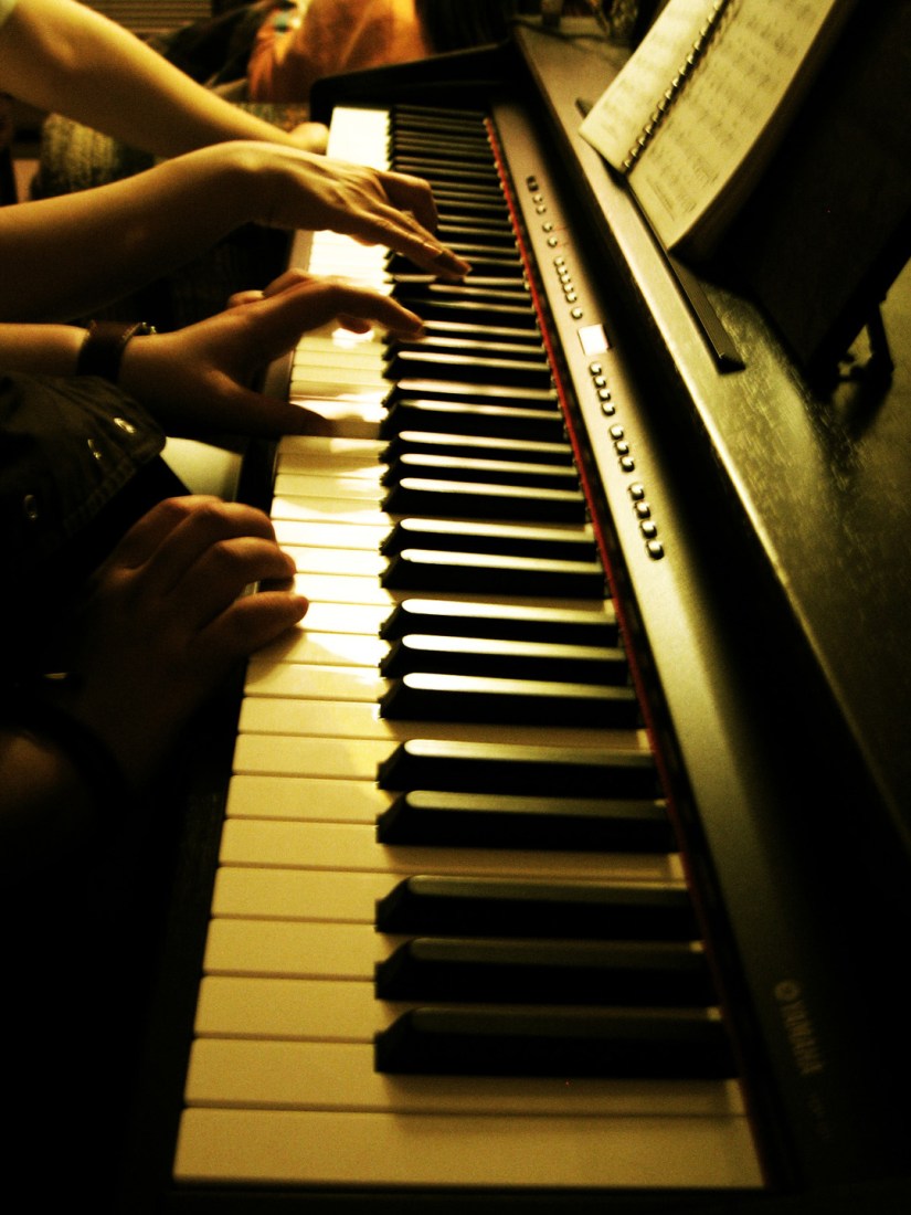playing-piano-1422352